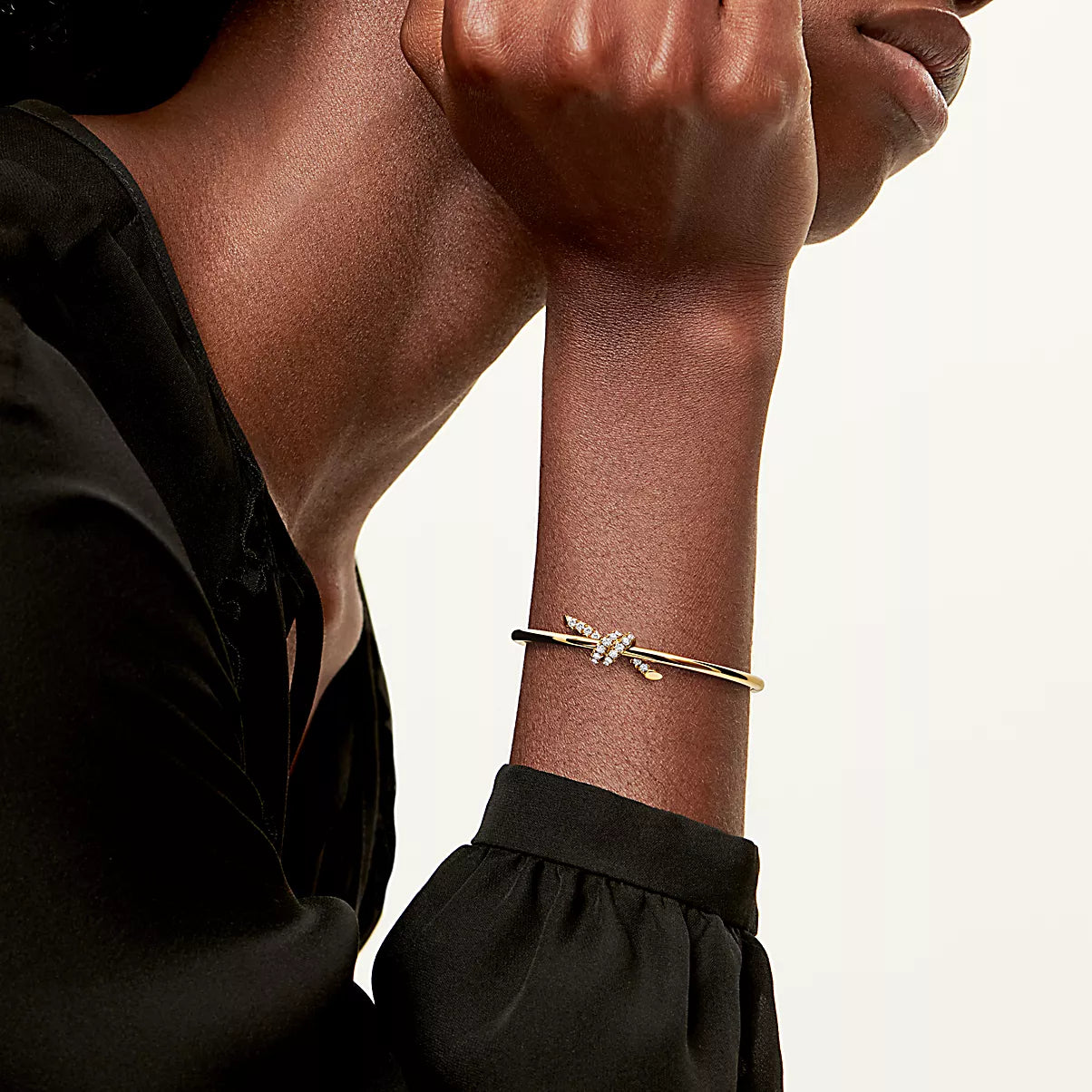 Wire Bangle Yellow Gold with Diamonds