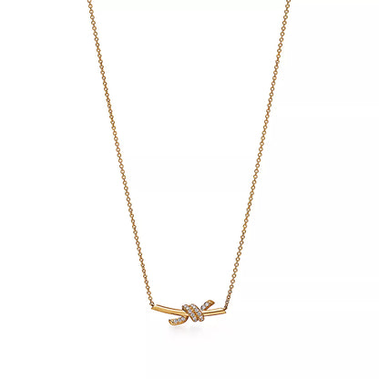Small Pendant in Yellow Gold with Diamonds